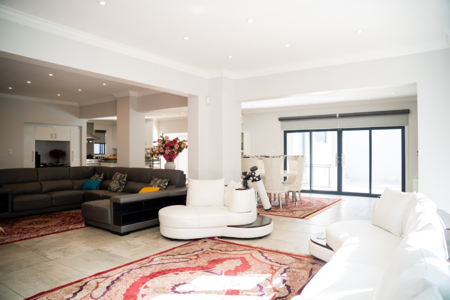 6 Bedroom Property for Sale in Wilkoppies North West